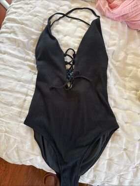 Cupshe Black Ribbed Lace-Up One-Piece Swimsuit